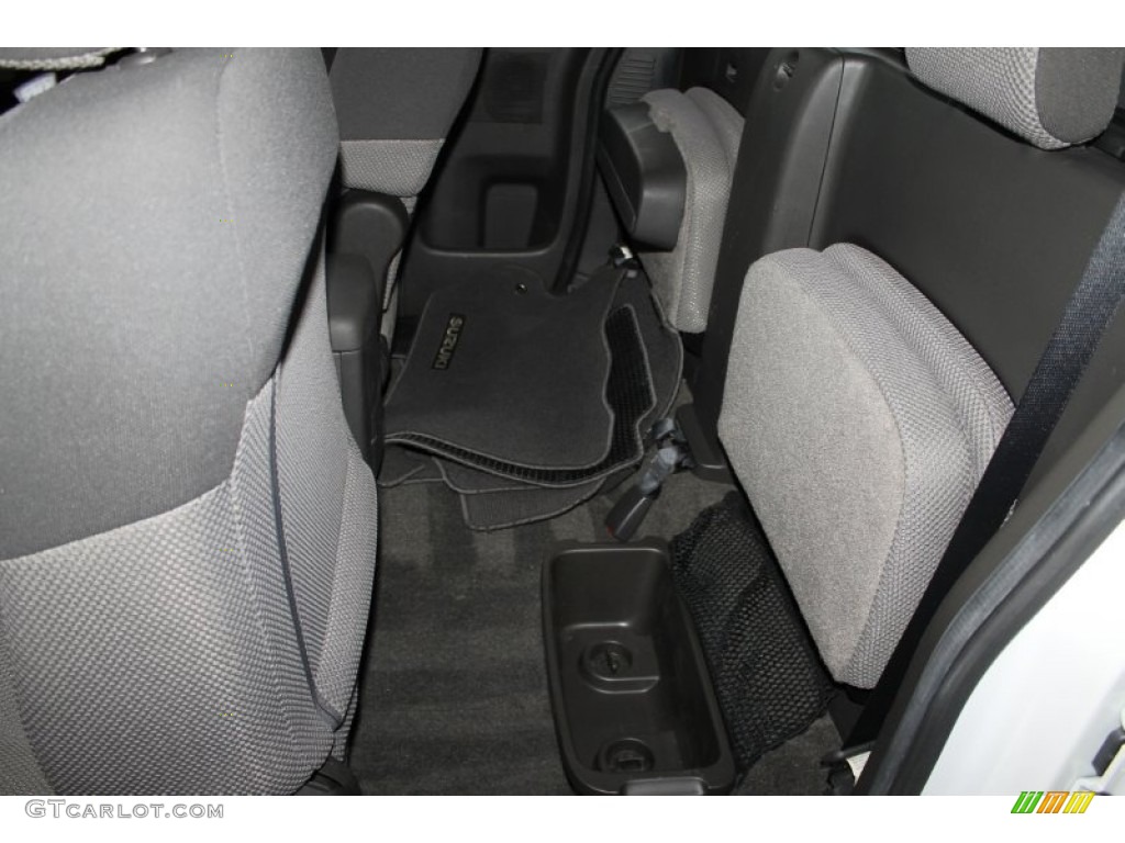 2009 Equator Extended Cab - Glacier White / Graphite photo #21