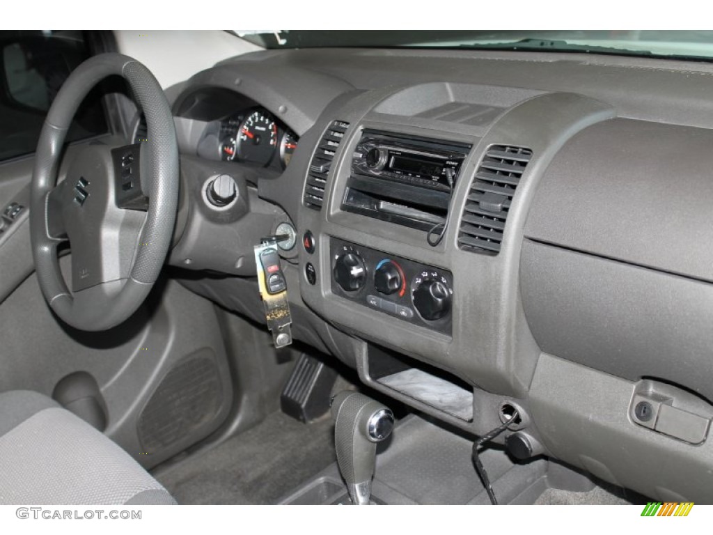 2009 Equator Extended Cab - Glacier White / Graphite photo #25