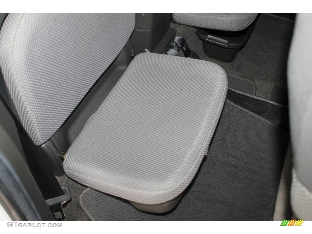 2009 Equator Extended Cab - Glacier White / Graphite photo #26