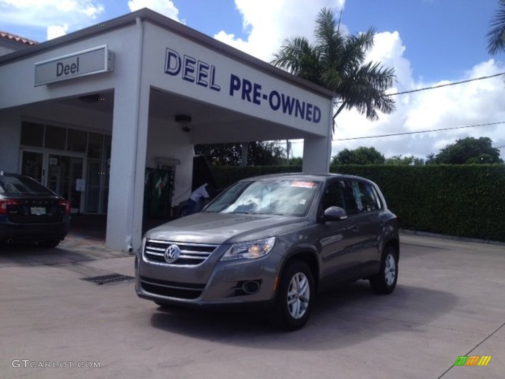 Alpine Gray Metallic Volkswagen Tiguan