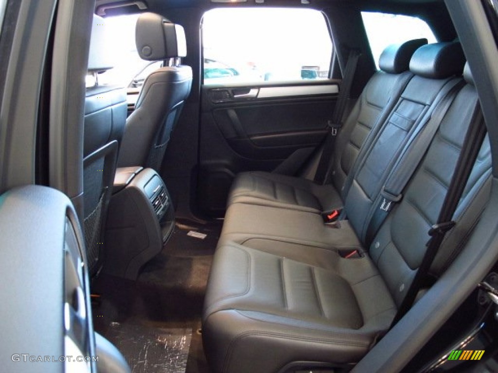 2014 Volkswagen Touareg V6 R-Line 4Motion Rear Seat Photo #84558647