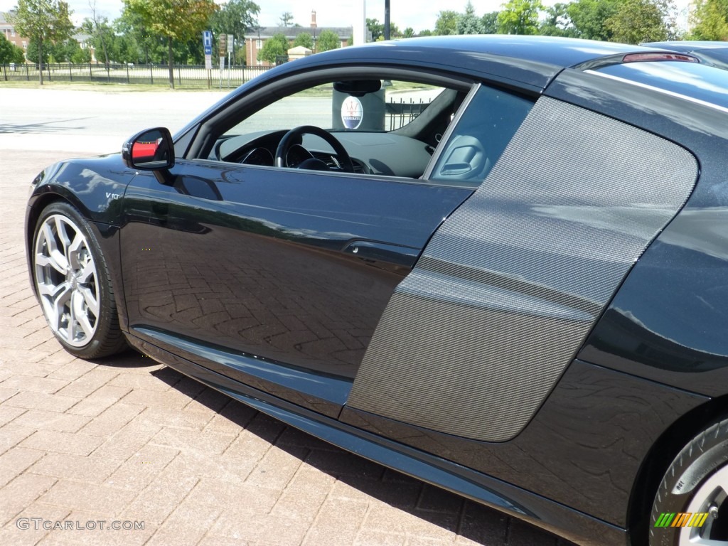 2010 Audi R8 5.2 FSI quattro Parts Photos