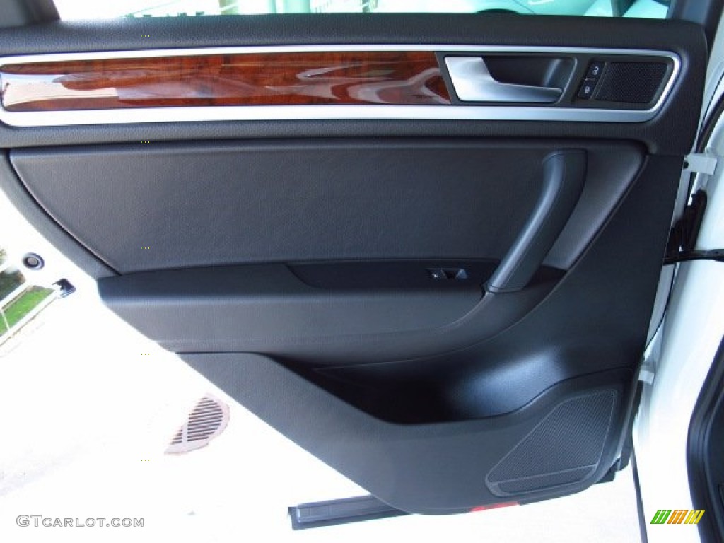 2014 Volkswagen Touareg TDI Lux 4Motion Door Panel Photos
