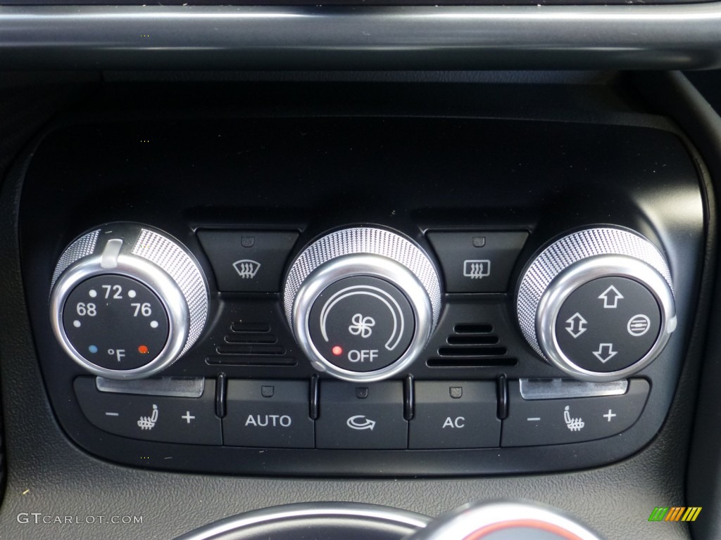 2010 Audi R8 5.2 FSI quattro Controls Photos