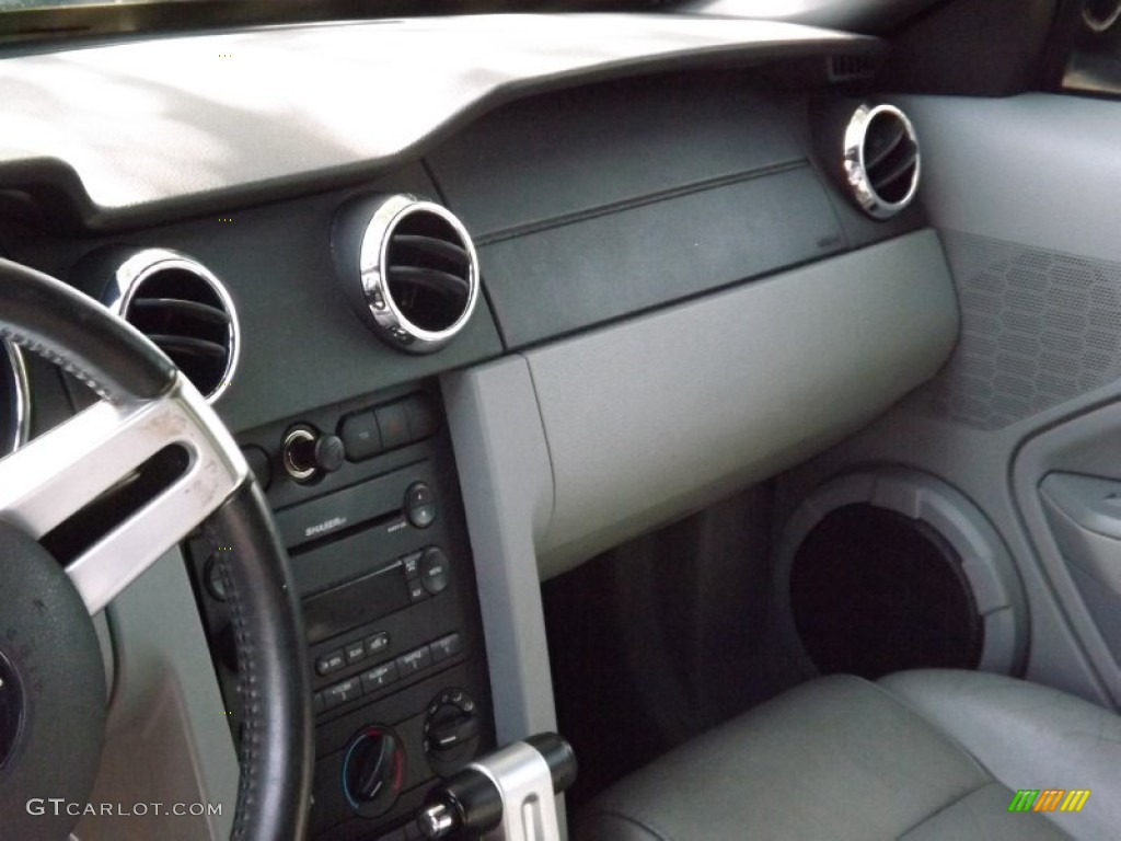 2006 Mustang V6 Premium Convertible - Performance White / Light Graphite photo #12