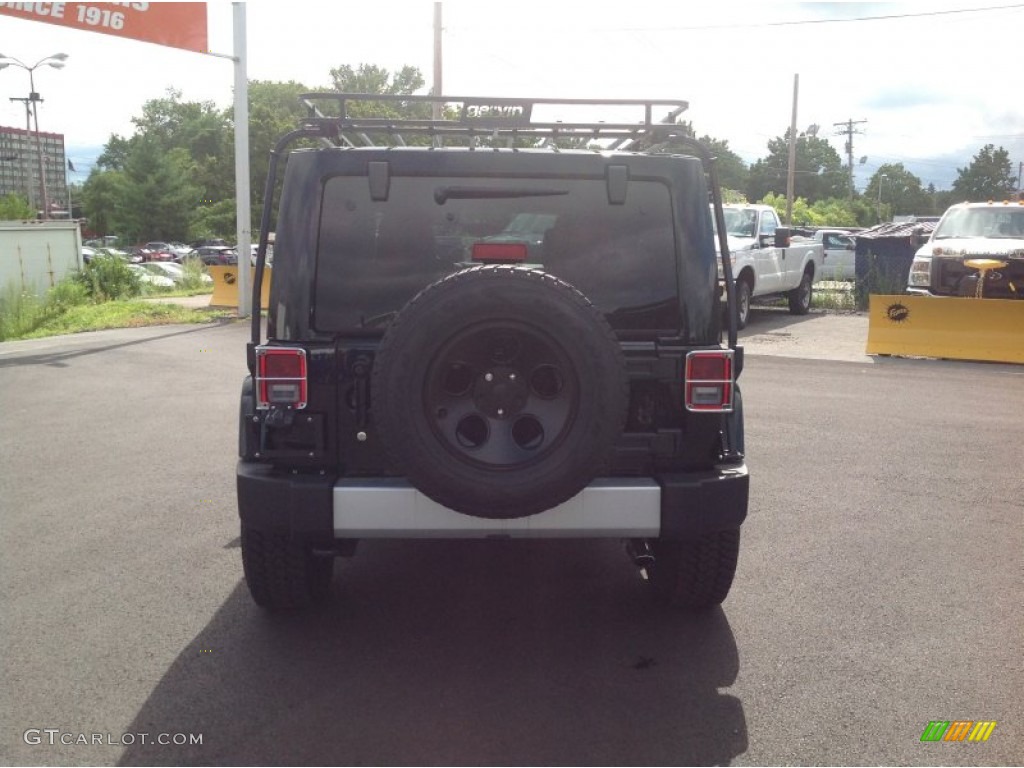 2012 Wrangler Unlimited Sahara 4x4 - Black Forest Green Pearl / Black/Dark Saddle photo #4