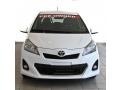 2013 Super White Toyota Yaris SE 5 Door  photo #3