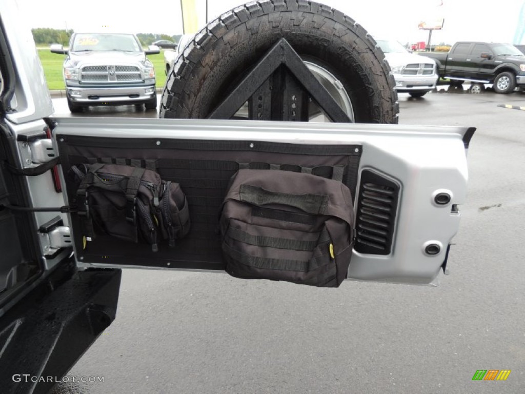 2011 Jeep Wrangler Unlimited Sahara 70th Anniversary 4x4 Black/Dark Olive Door Panel Photo #84576718
