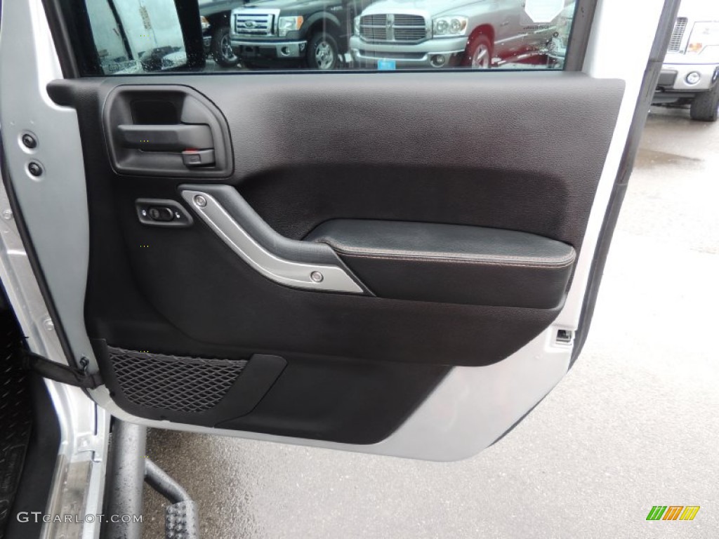 2011 Jeep Wrangler Unlimited Sahara 70th Anniversary 4x4 Black/Dark Olive Door Panel Photo #84576772