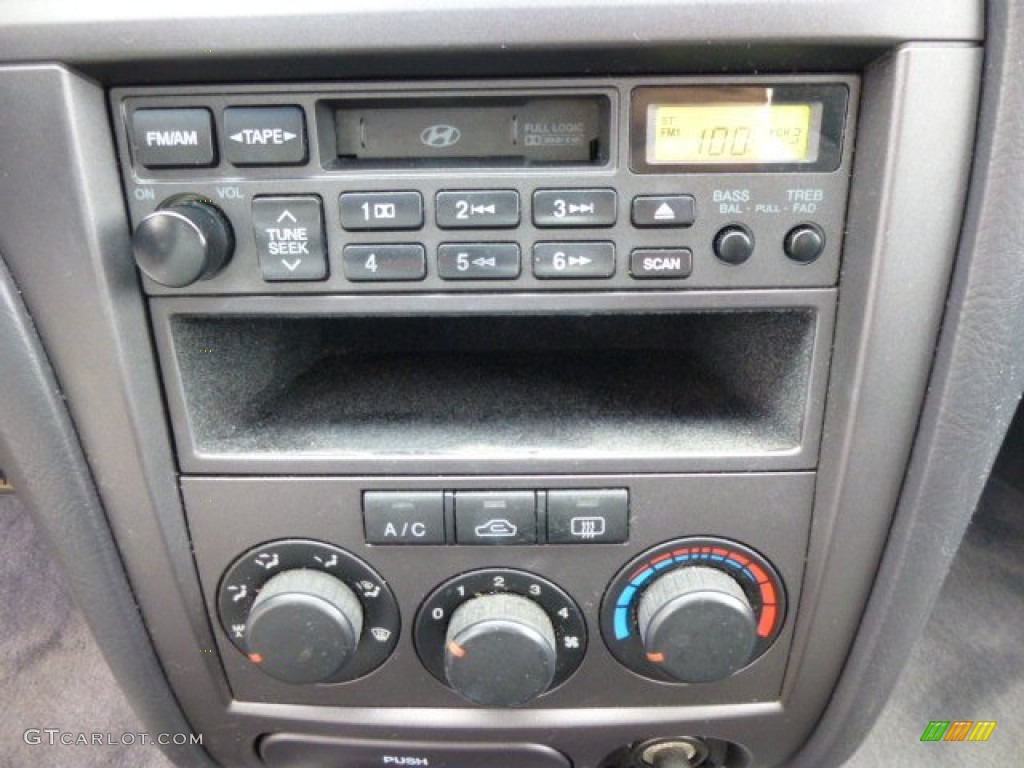 2004 Elantra GLS Sedan - Black Obsidian / Gray photo #19