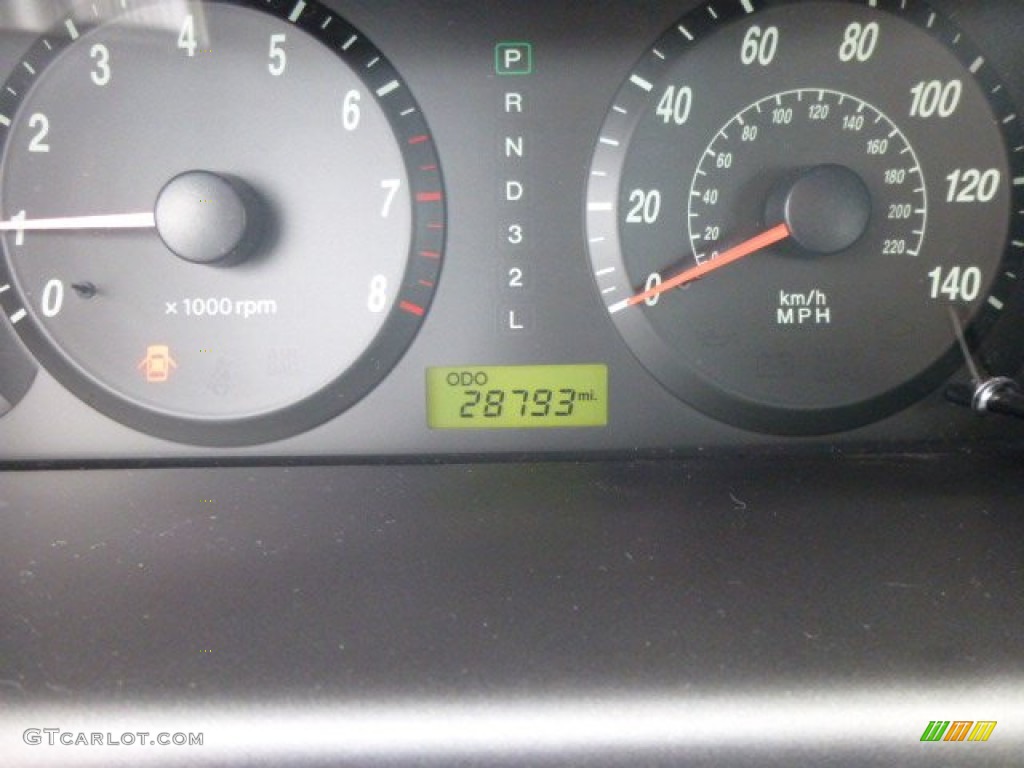2004 Elantra GLS Sedan - Black Obsidian / Gray photo #20