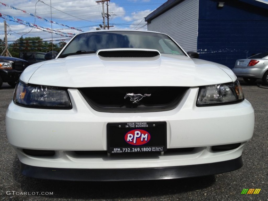 2003 Mustang GT Coupe - Oxford White / Dark Charcoal photo #2