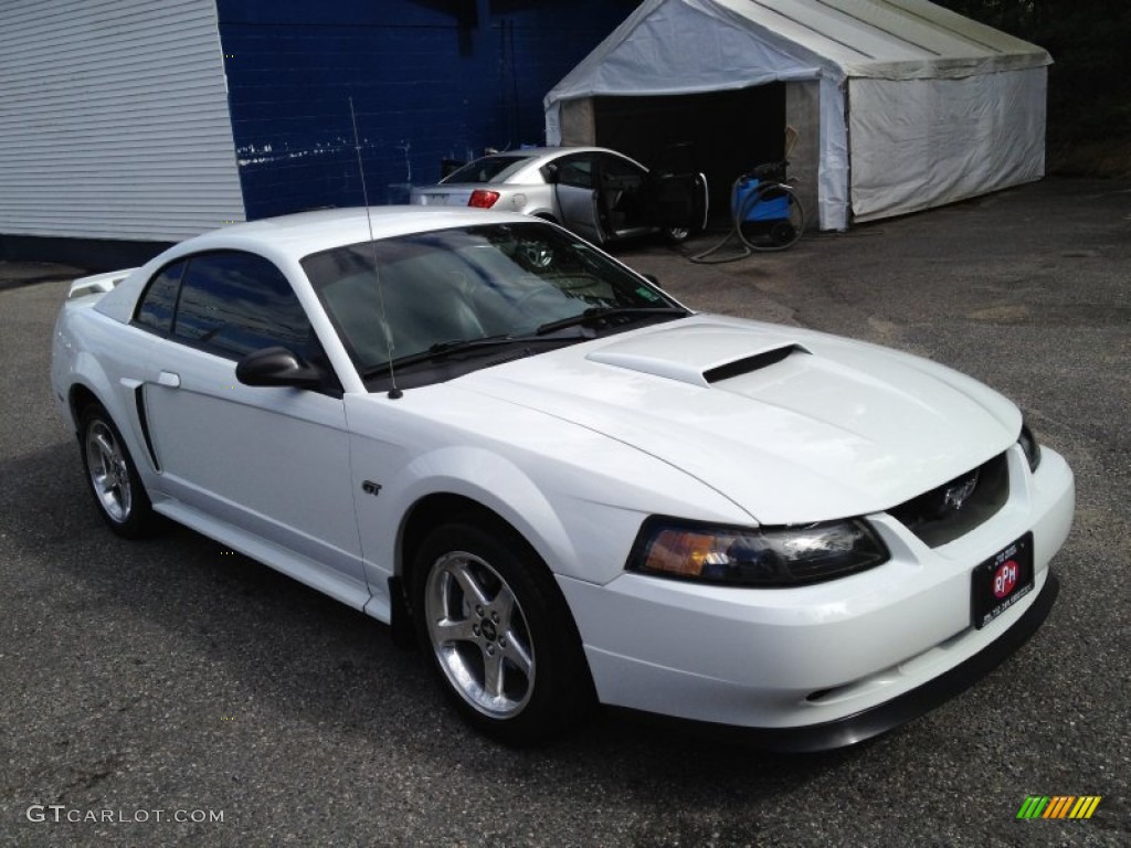 2003 Mustang GT Coupe - Oxford White / Dark Charcoal photo #3