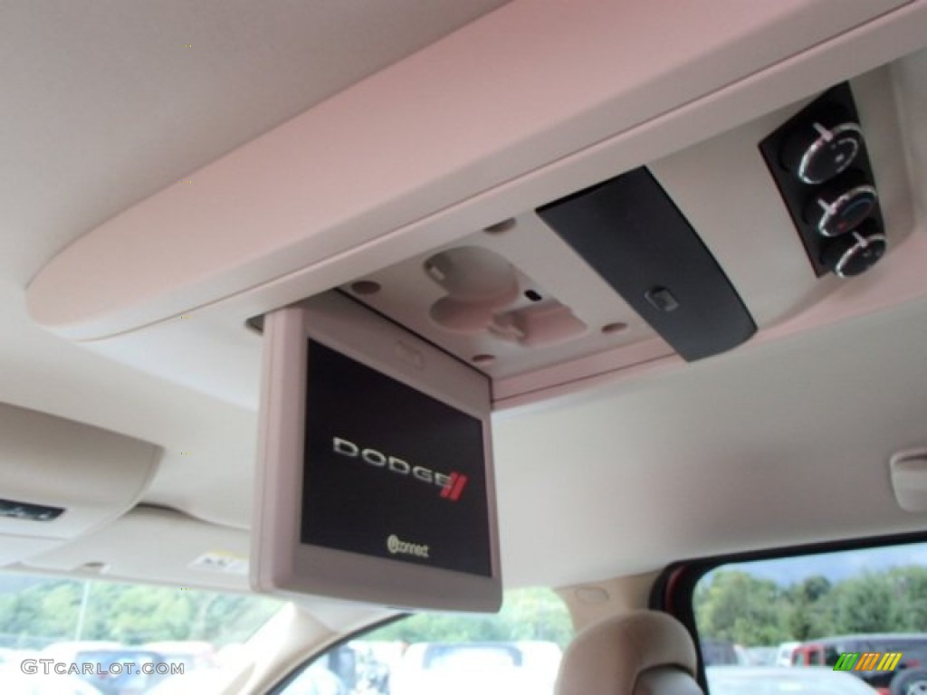 2014 Dodge Grand Caravan SXT Entertainment System Photos