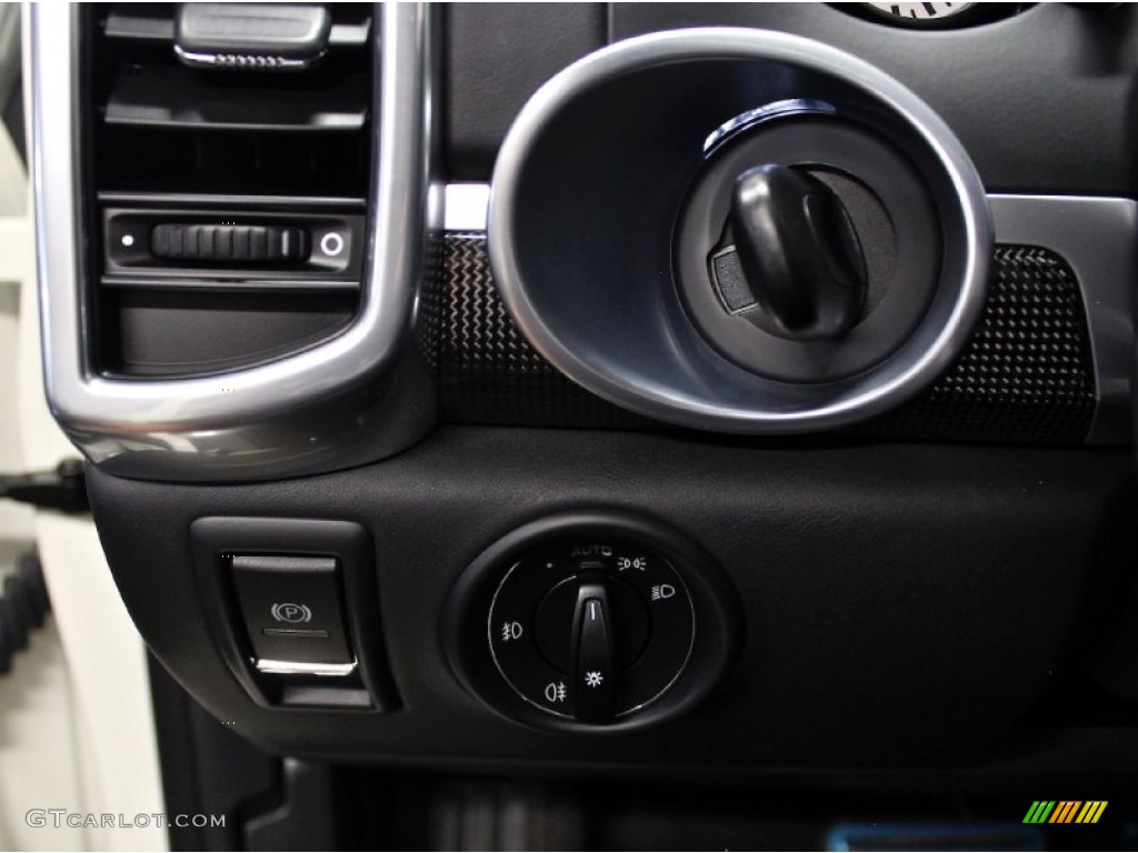 2011 Porsche Cayenne Turbo Controls Photo #84592405