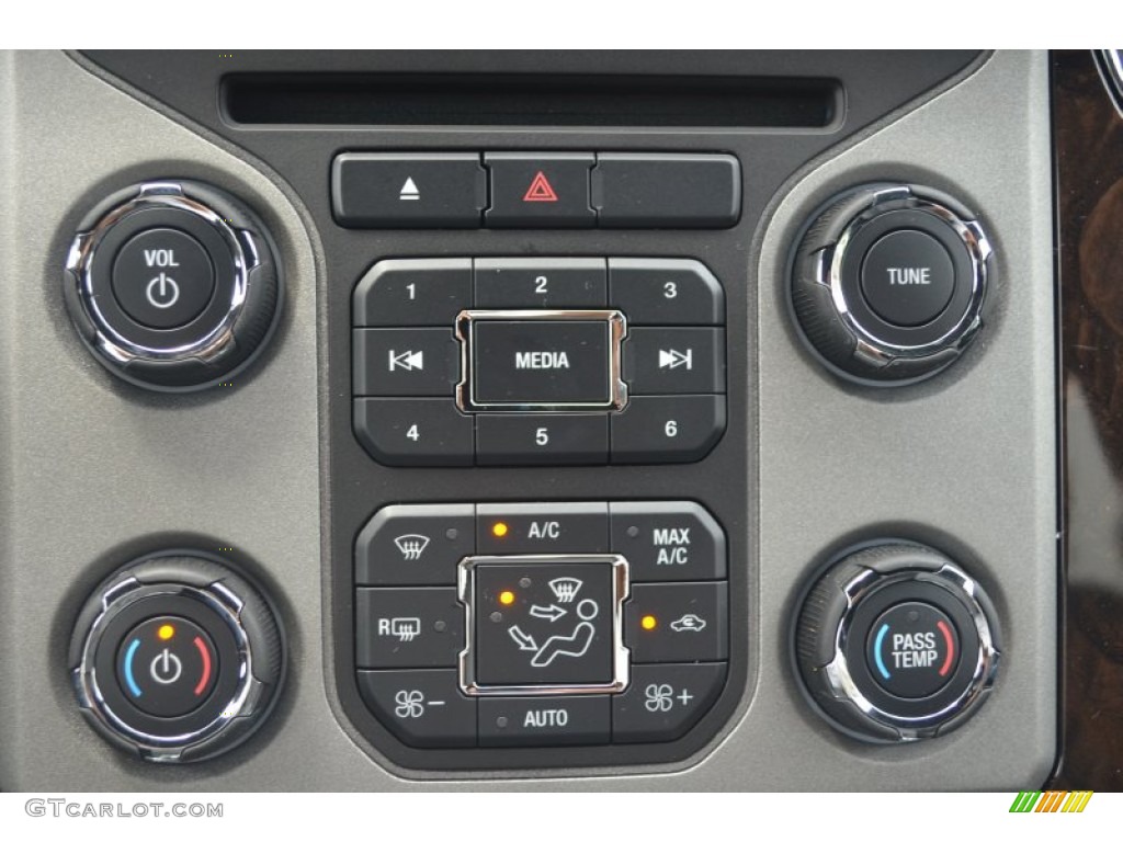 2014 Ford F250 Super Duty Platinum Crew Cab 4x4 Controls Photo #84593665