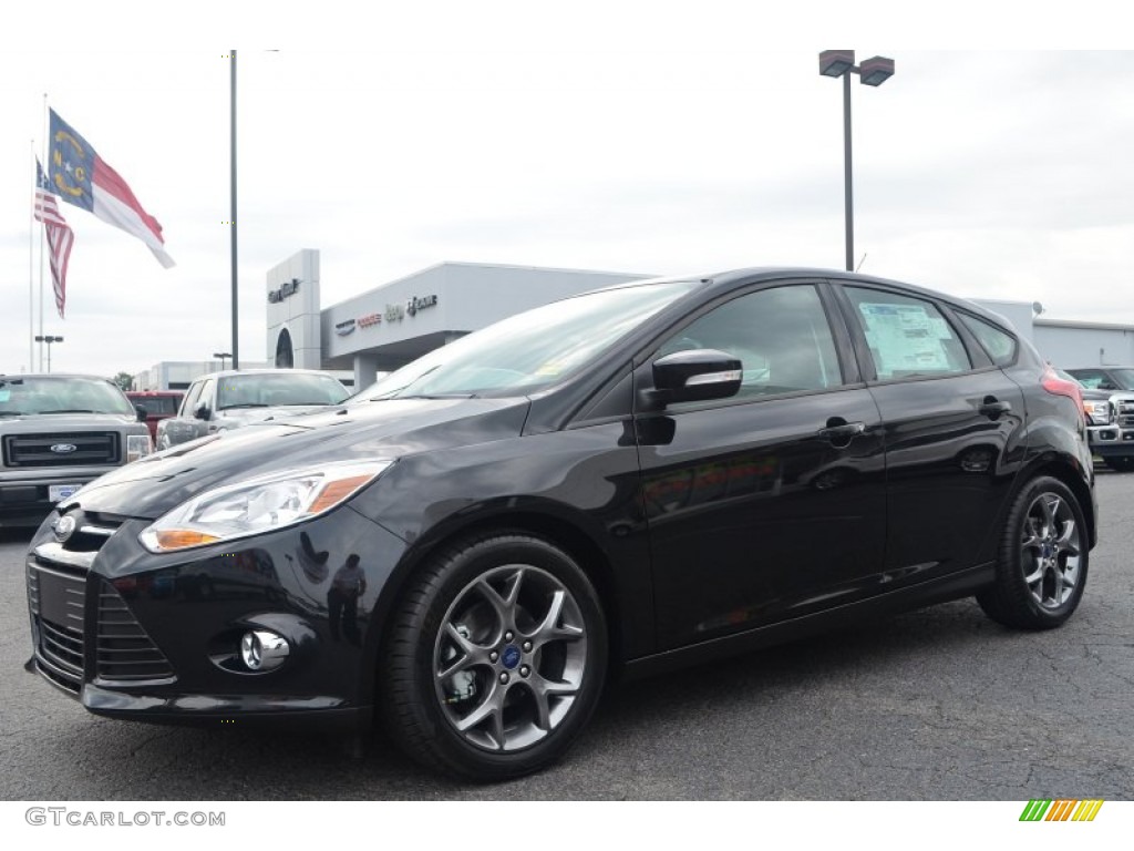 Tuxedo Black 2014 Ford Focus SE Hatchback Exterior Photo #84594037