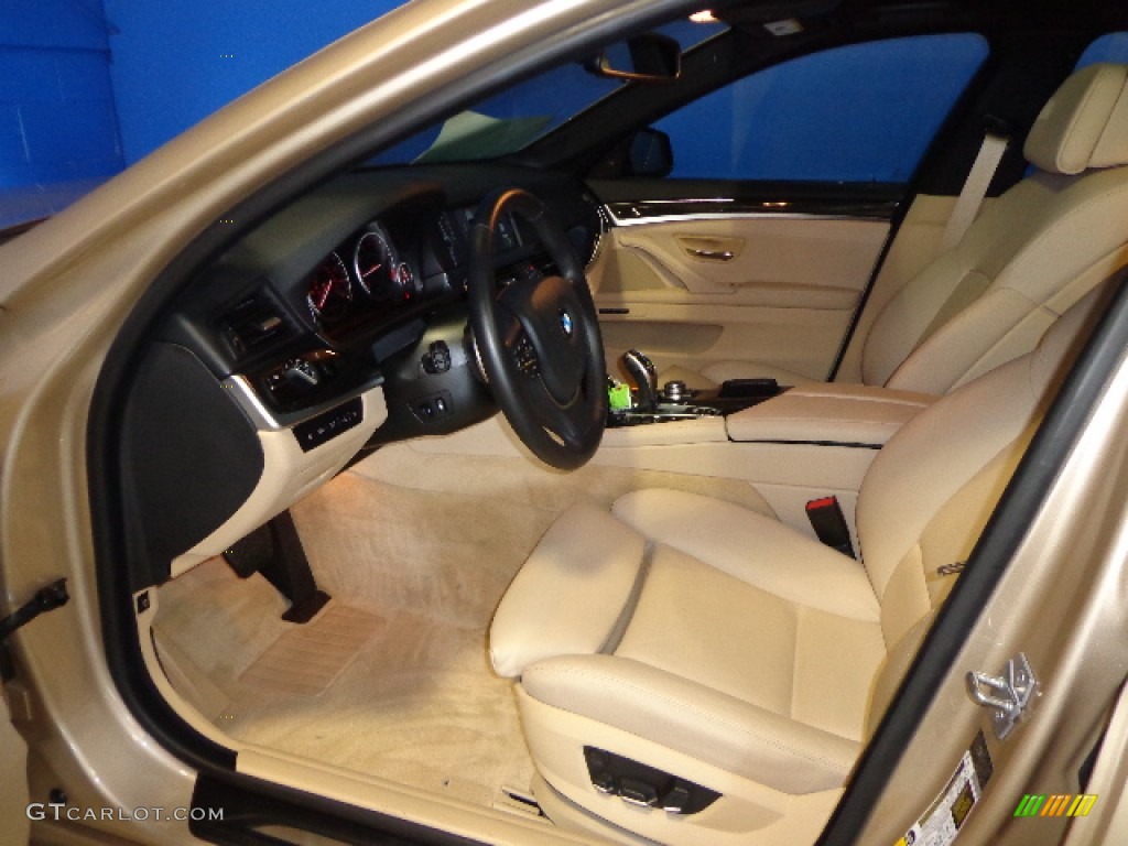2012 5 Series 550i xDrive Sedan - Milano Beige Metallic / Venetian Beige photo #30