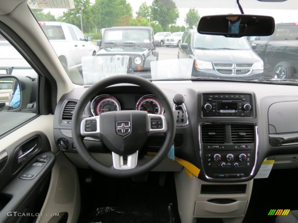 2014 Dodge Grand Caravan SE Black/Light Graystone Dashboard Photo #84596893