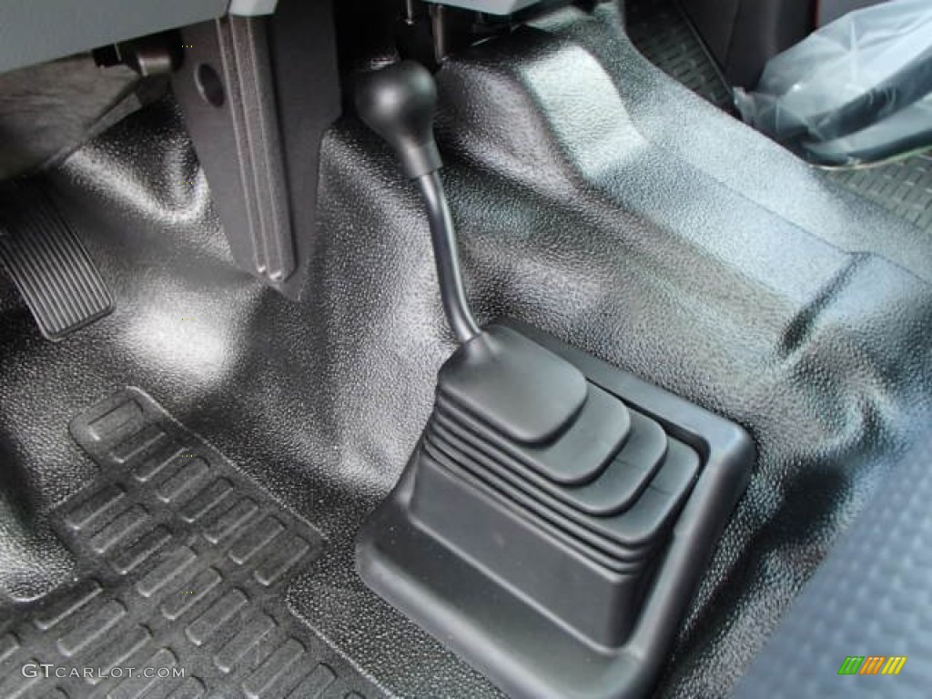 2014 Ford F550 Super Duty XL Crew Cab 4x4 Chassis Controls Photo #84599344