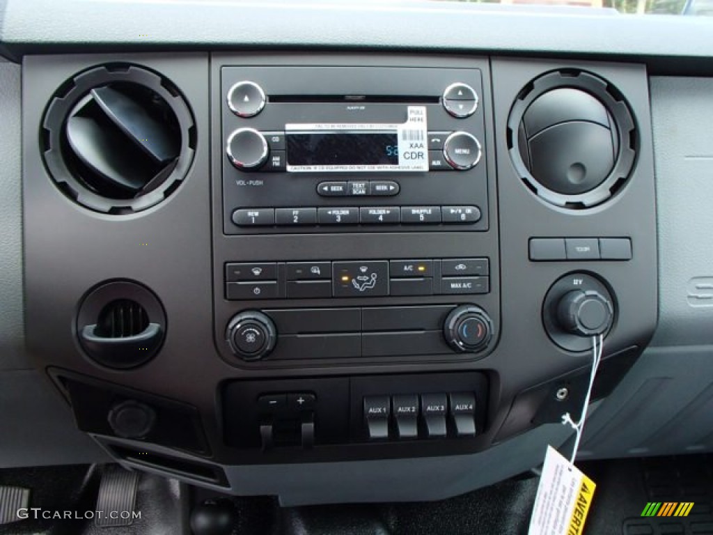 2014 Ford F550 Super Duty XL Crew Cab 4x4 Chassis Controls Photo #84599368