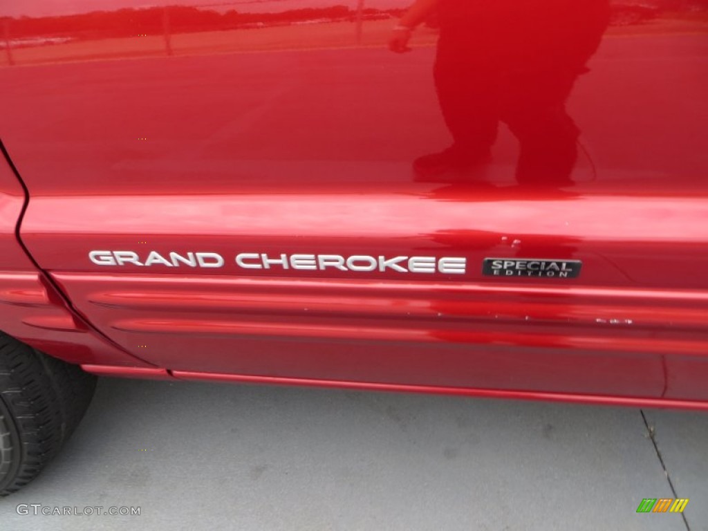 2004 Jeep Grand Cherokee Special Edition Marks and Logos Photos