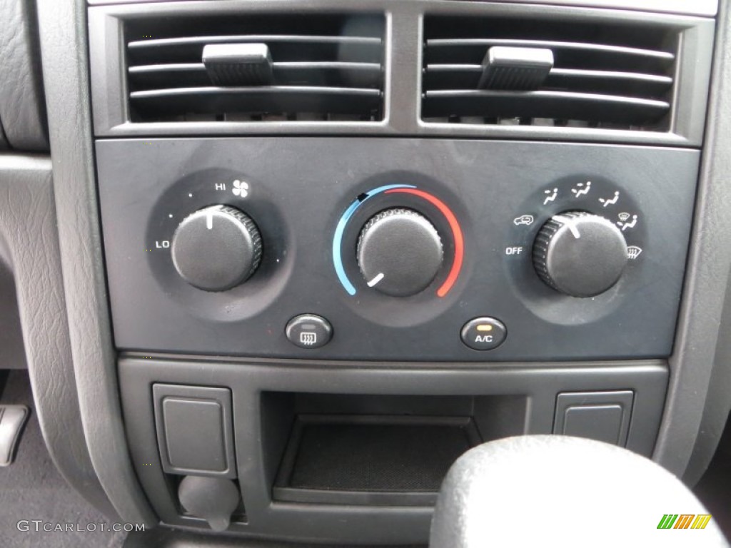 2004 Jeep Grand Cherokee Special Edition Controls Photo #84602008