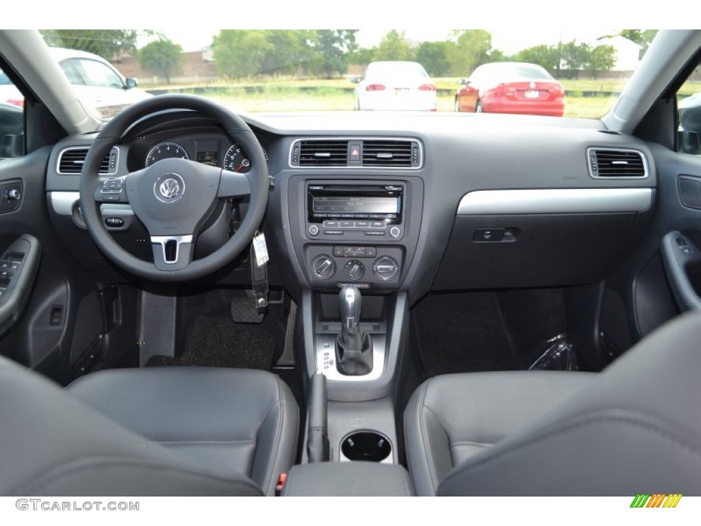 2014 Volkswagen Jetta SE Sedan Titan Black Dashboard Photo #84606994