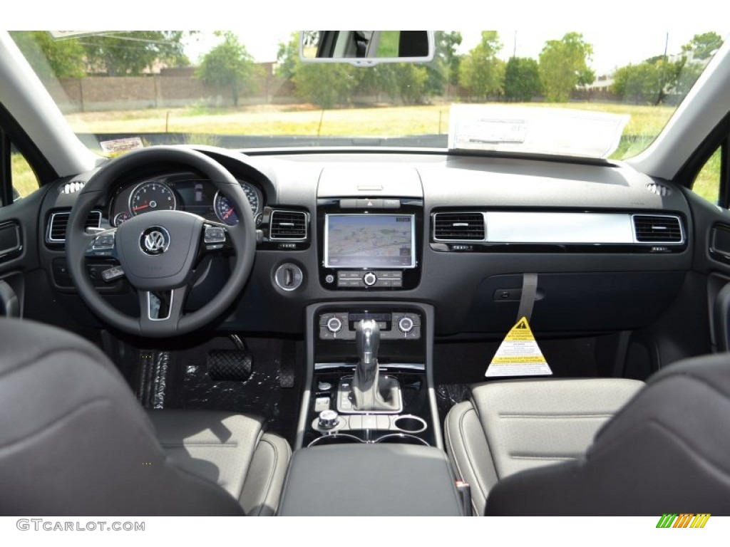 2014 Volkswagen Touareg V6 Sport 4Motion Black Anthracite Dashboard Photo #84607288