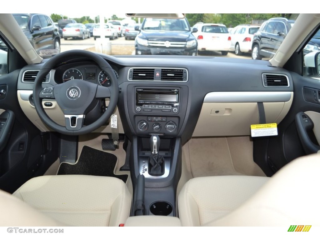 2014 Volkswagen Jetta SE Sedan Cornsilk Beige Dashboard Photo #84607420