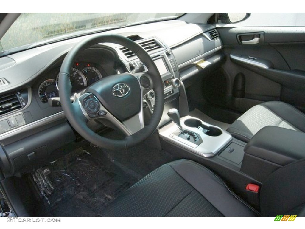 2013 Camry SE - Attitude Black Metallic / Black photo #5