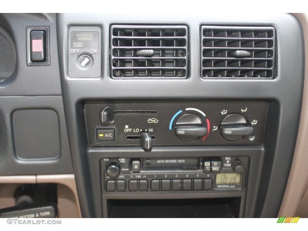 1998 Tacoma Regular Cab - White / Gray photo #18