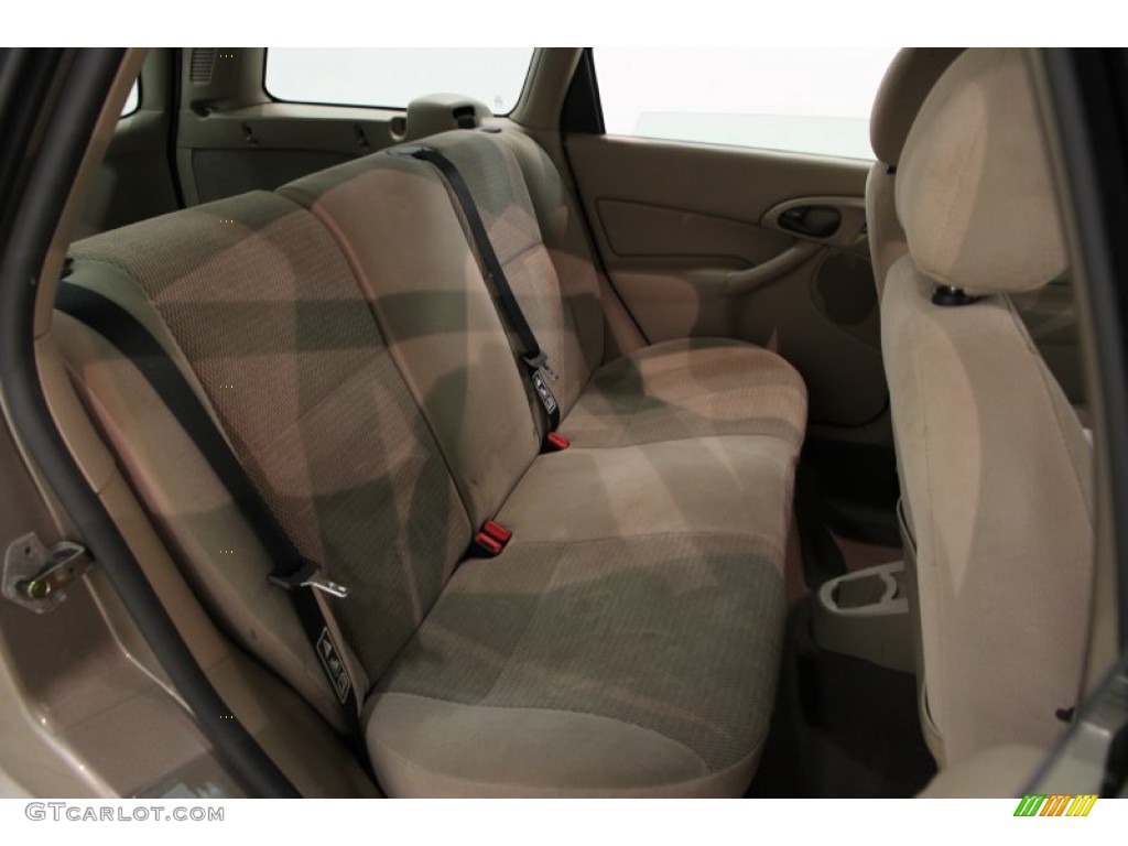 2003 Focus SE Wagon - Arizona Beige Metallic / Medium Parchment photo #10