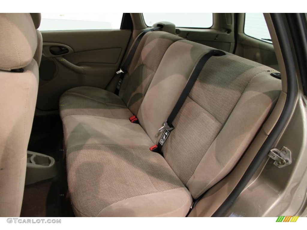 2003 Focus SE Wagon - Arizona Beige Metallic / Medium Parchment photo #11