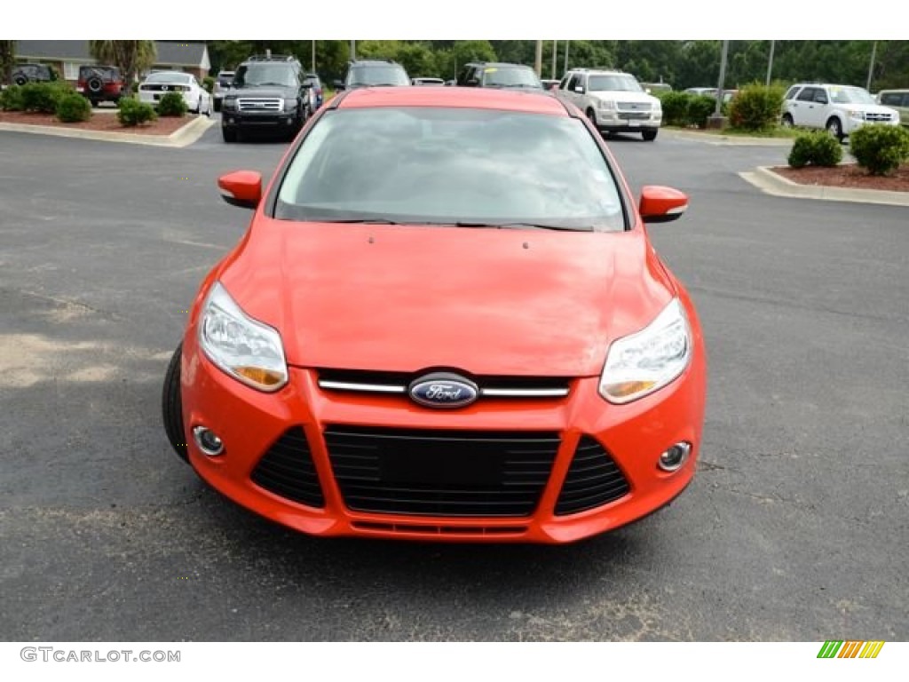 2012 Focus SEL 5-Door - Race Red / Charcoal Black photo #2