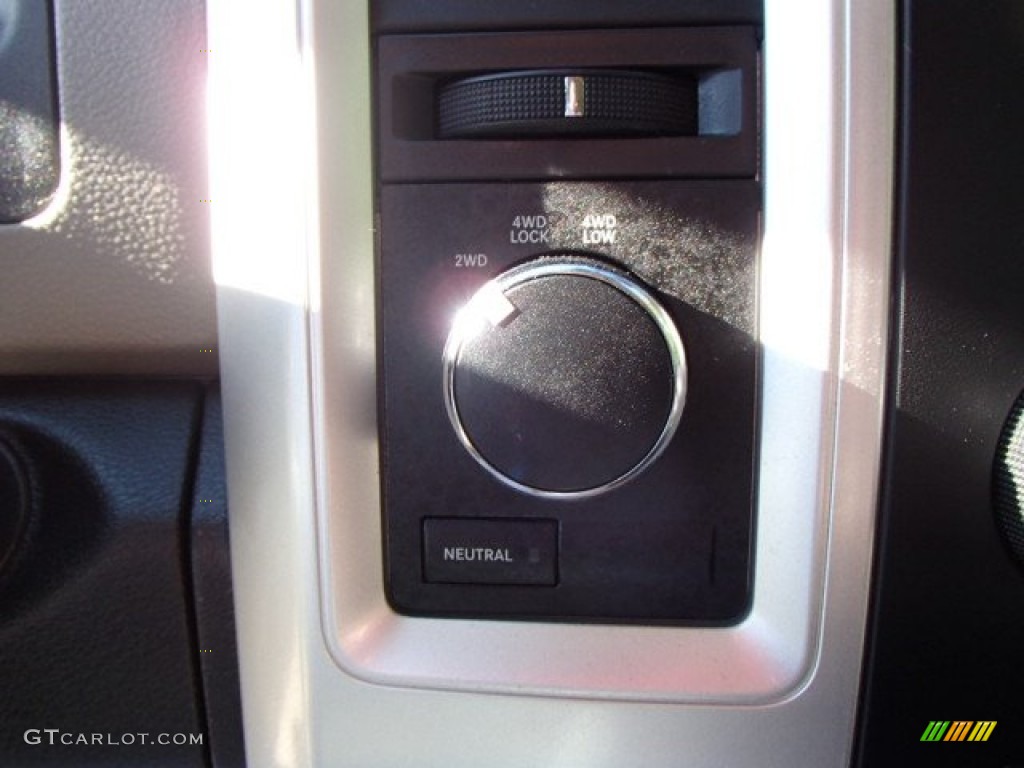 2010 Ram 1500 Big Horn Crew Cab 4x4 - Cool Vanilla / Dark Slate/Medium Graystone photo #17