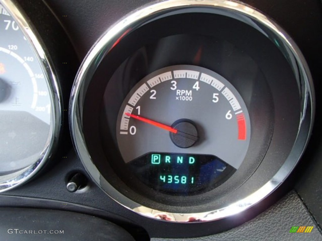2012 Caliber SXT - Black / Dark Slate Gray photo #9