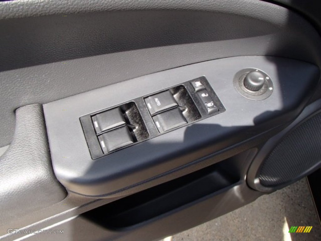 2012 Caliber SXT - Black / Dark Slate Gray photo #15