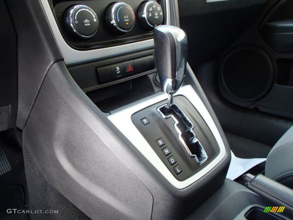 2012 Caliber SXT - Black / Dark Slate Gray photo #16