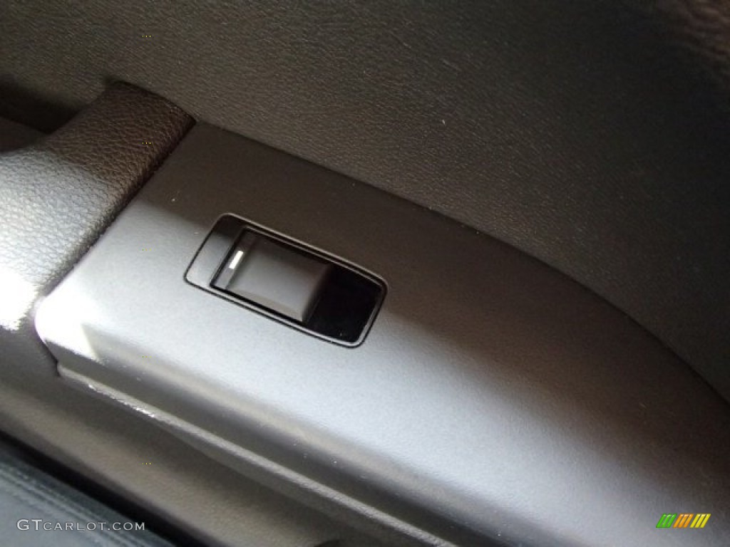 2012 Caliber SXT - Black / Dark Slate Gray photo #19