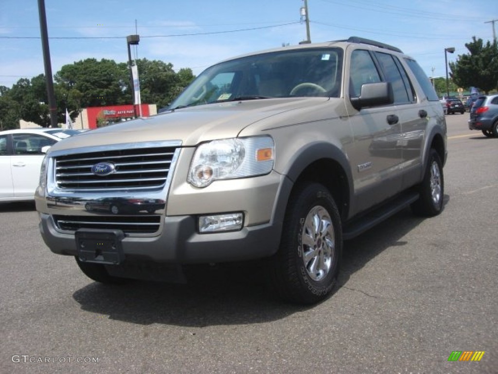 2006 Explorer XLT 4x4 - Pueblo Gold Metallic / Camel photo #1