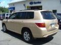 Sandy Beach Metallic - Highlander V6 4WD Photo No. 6