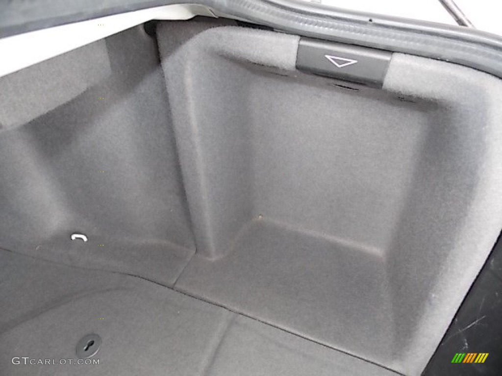 1999 BMW 5 Series 540i Sedan Trunk Photos