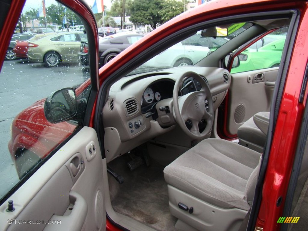 2003 Grand Caravan SE - Inferno Red Tinted Pearl / Taupe photo #10