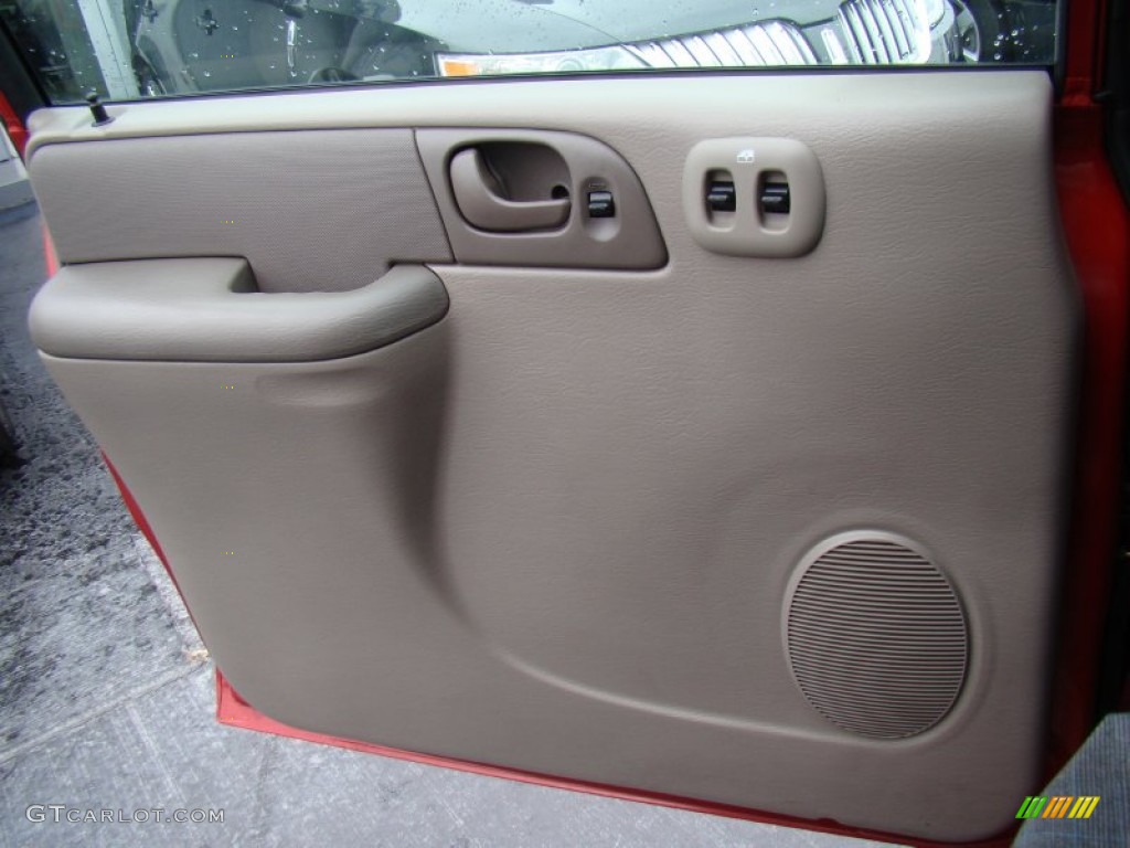 2003 Grand Caravan SE - Inferno Red Tinted Pearl / Taupe photo #19