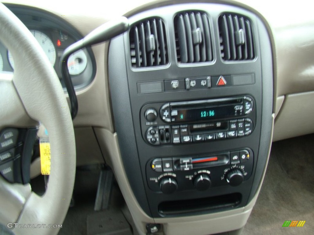 2003 Grand Caravan SE - Inferno Red Tinted Pearl / Taupe photo #20