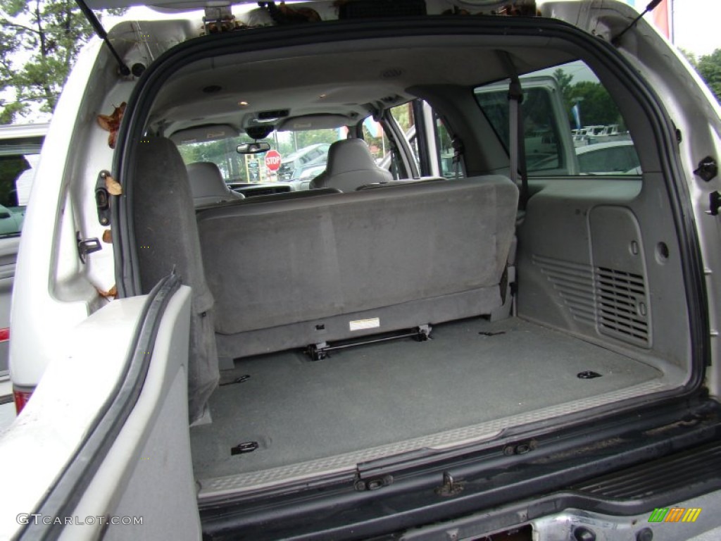 2004 Ford Excursion XLT 4x4 Trunk Photos