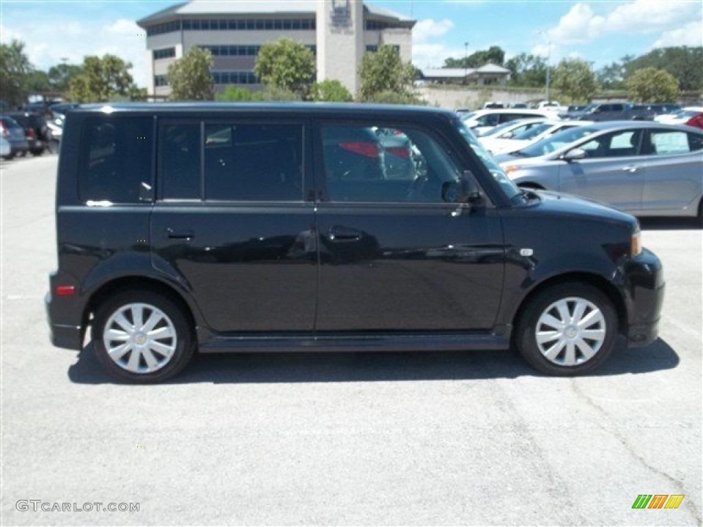 2005 xB  - Black / Dark Charcoal photo #6
