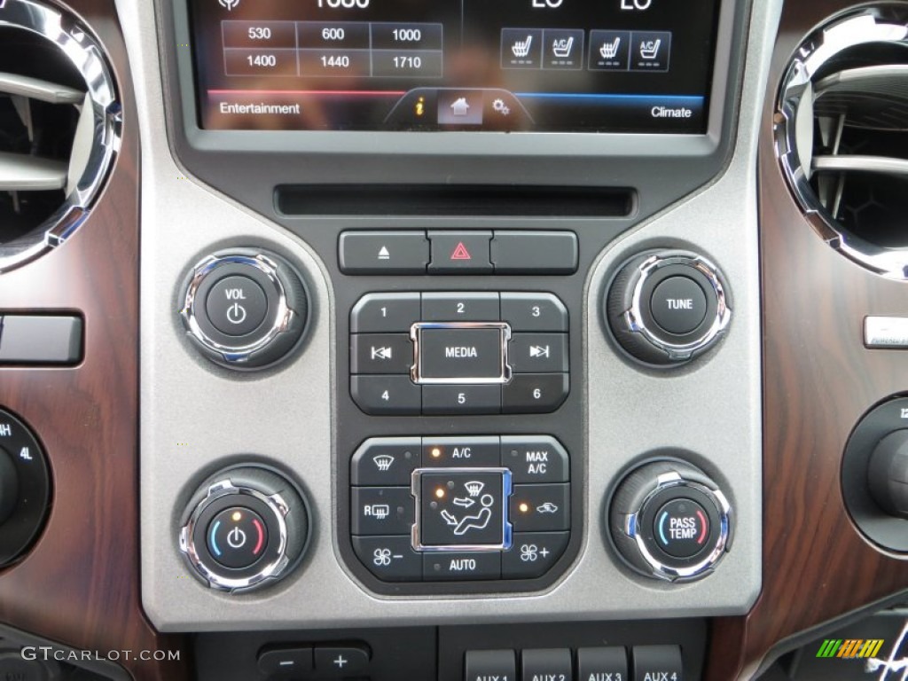 2014 F250 Super Duty Lariat Crew Cab 4x4 - White Platinum Tri-Coat / Black photo #31