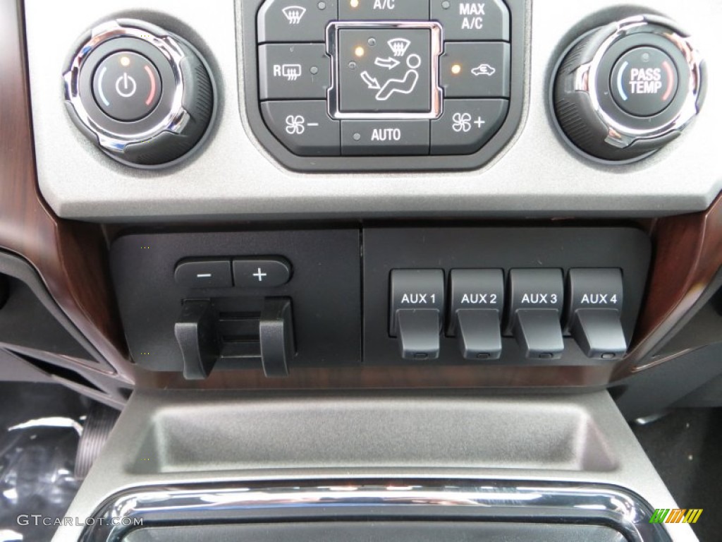 2014 F250 Super Duty Lariat Crew Cab 4x4 - White Platinum Tri-Coat / Black photo #32